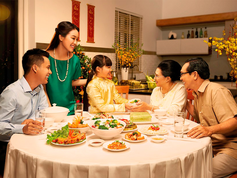 Ngày tết Nguyên Đán là thời điểm để mọi thành viên trong gia đình sum vầy bên mâm cơm ấm cúng