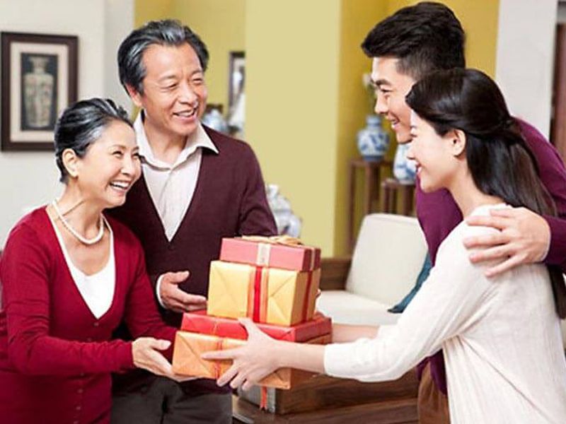 Quà tặng cho người thân trong ngày tết cũng cần được chú trọng