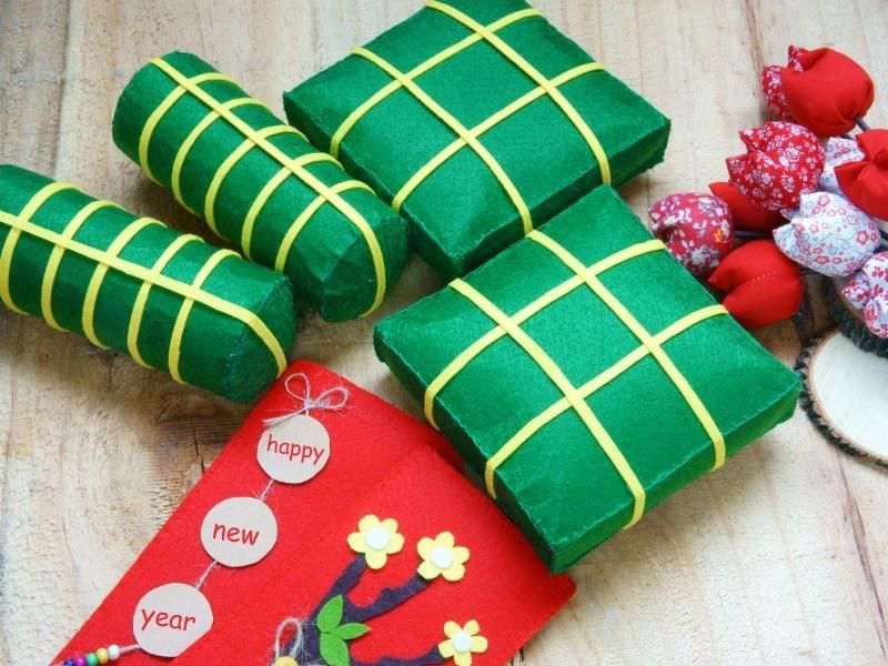 Làm bánh chưng, bánh tét bằng giấy trang trí Tết