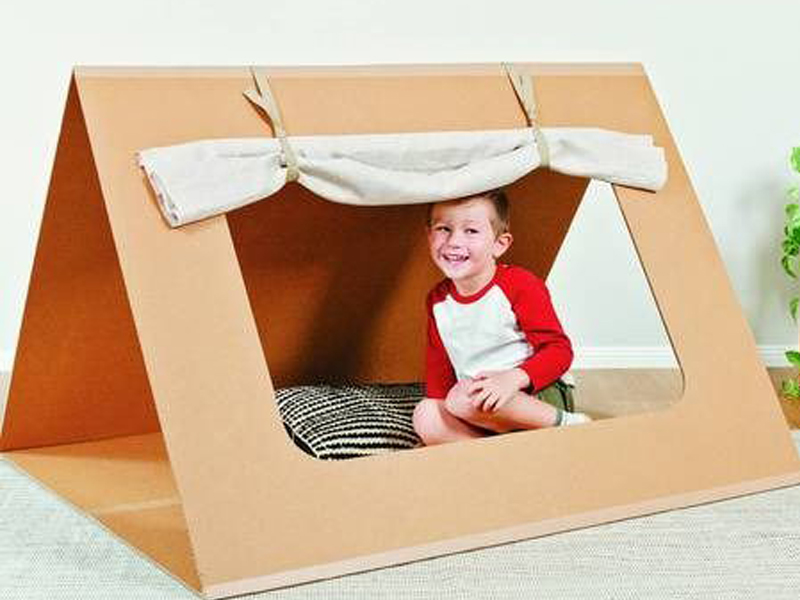 Làm lều bằng thùng carton cho bé giúp tiết kiệm chi phí mua đồ chơi