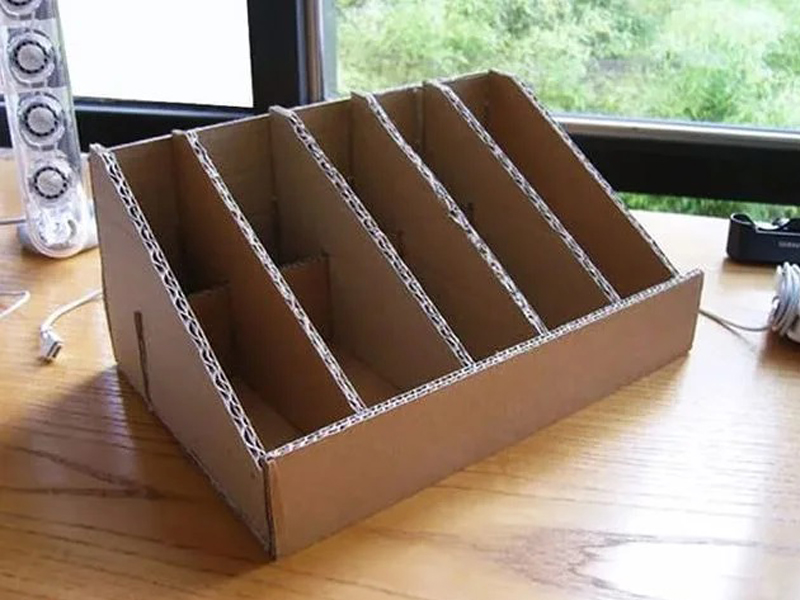 Dễ dàng thực hiện làm kệ sách từ giấy carton