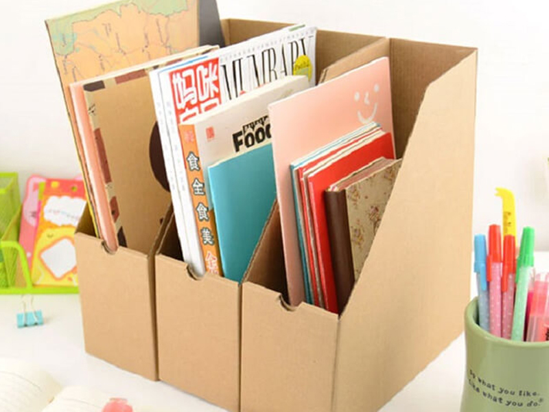 Làm kệ sách bằng giấy carton giúp tiết kiệm chi phí