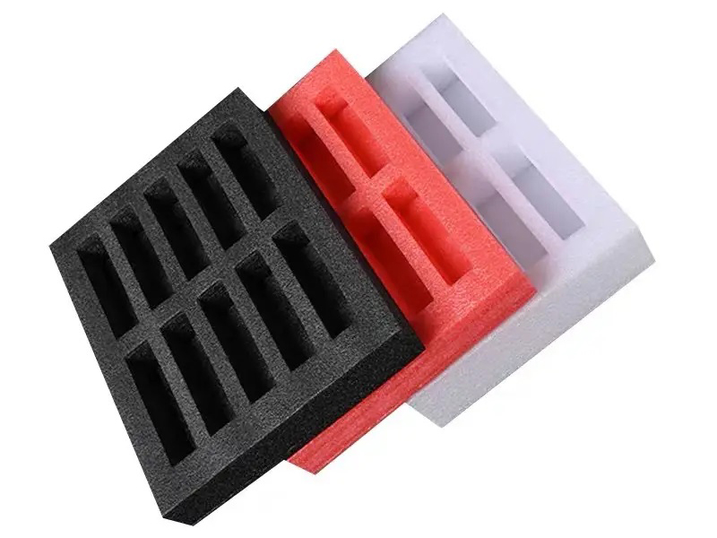 Khay xốp foam định hình có đặc tính nhẹ, mềm mại và có khả năng chống sốc tốt