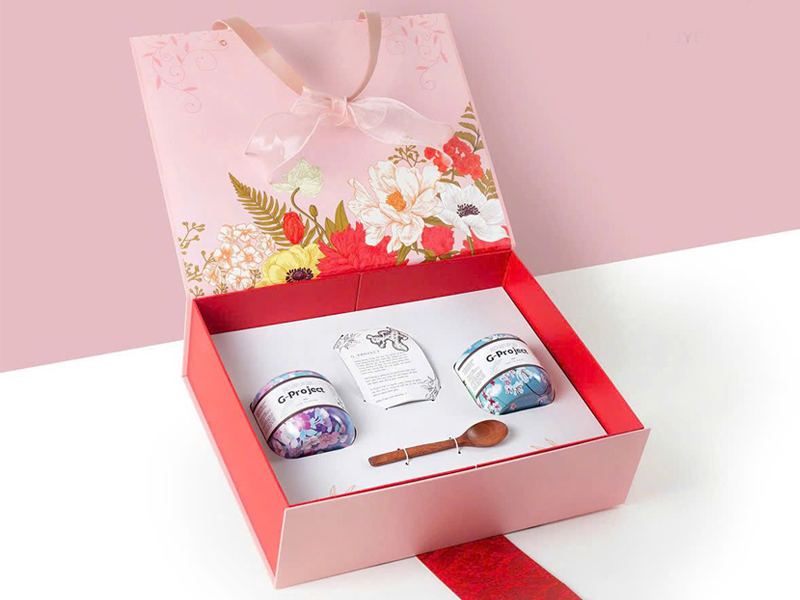 Nắp cho bao bì quà Tết là yếu tố quan trọng để truyền đạt cảm xúc mà bạn muốn truyền tải